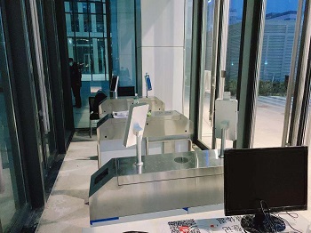 保亭北京經(jīng)開區(qū)信創(chuàng)園測溫人臉識別通道閘